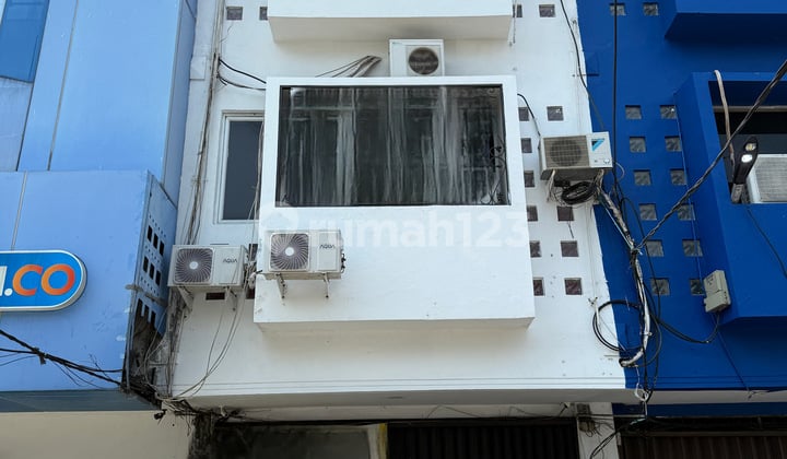 Ruko 3.5 Lantai Strategis Dalam Komplek Pinggir Jalan Palmerah Jakarta Barat
