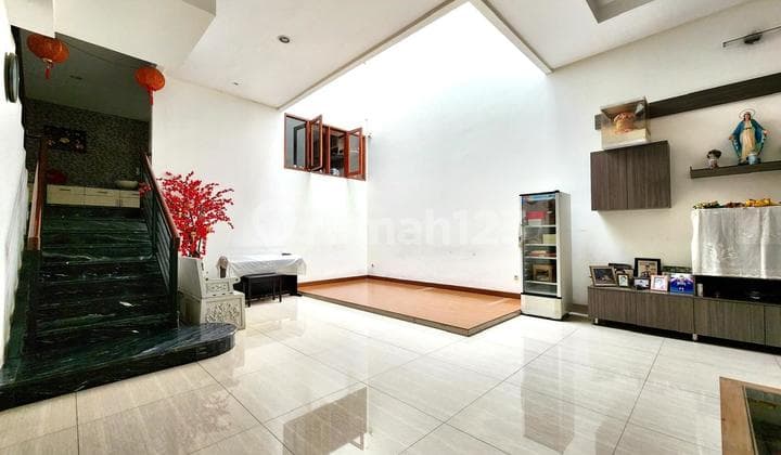Termurah! Rumah Hoek 2lt Furnish Green Ville Jakarta Barat