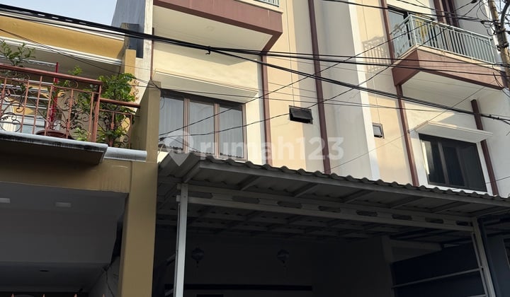 Jarang Ada! Hanya 1 Unit Rumah Baru 5x15 Bebas Banjir Strategis Tomang Jakarta Barat