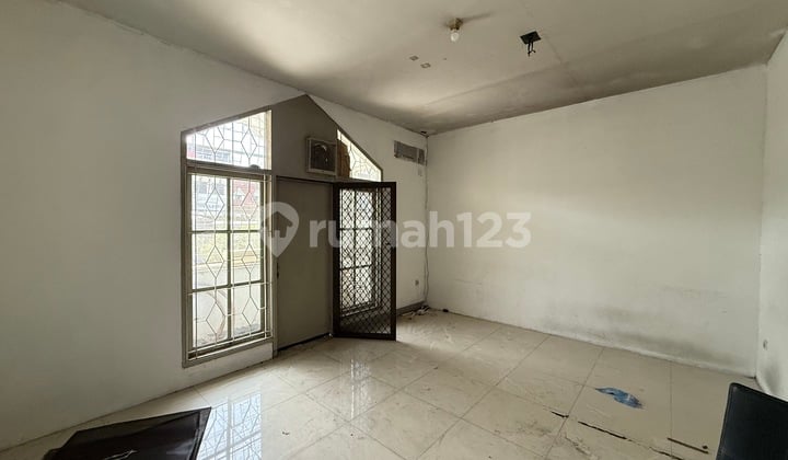 Rumah Lama Lebar 6 Dibawah 2 Milyar Taman Cosmos Dekat Taman Ratu Jakarta Barat