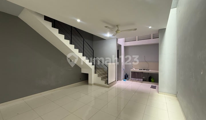 Rumah Modern 3Lt Carport 2Mobil Taman Ratu Jakarta Barat