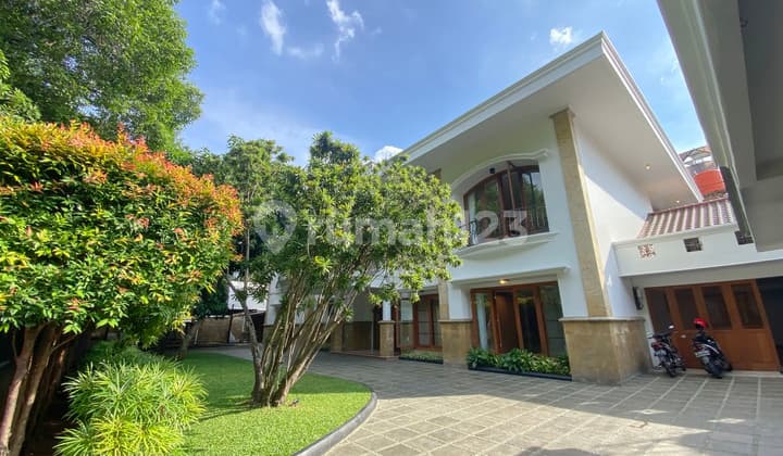 Disewakan Rumah Lokasi Sangat Strategis Daerah Senopati Punya Private Pool