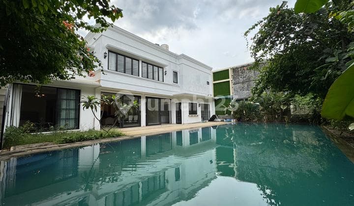 Dijual Rumah 5 Bedroom Sangat Terawat Bebas Banjir Akses Jalan Besar di Kemang Jakarta Selatan