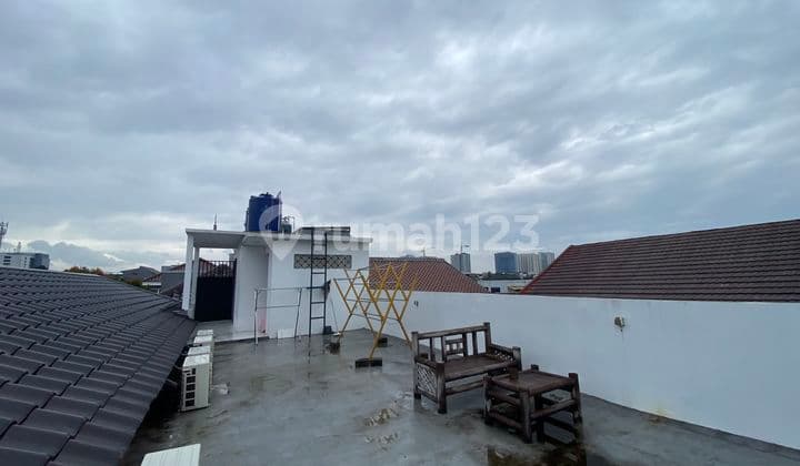 Dijual Murah Kosan 3 Lantai Cocok untuk Investasi Lokasi Strategis