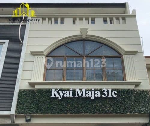 For Rent Fast 3-Storey Shop House 300M2 Spacious Ready to Live Near Senayan Area South Jakarta