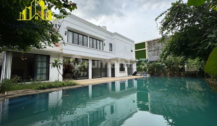 Disewakan Rumah 5 Bedroom Sangat Terawat Bebas Banjir Akses Jalan Besar di Kemang Jakarta Selatan