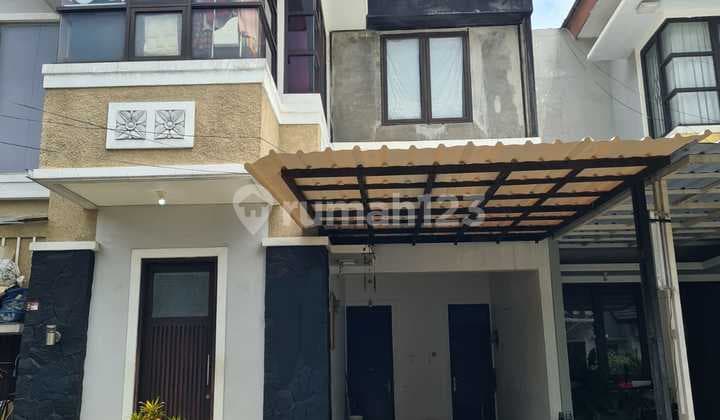Nice Modern 2-Story House on Jl. Jagakarsa Raya, South Jakarta
