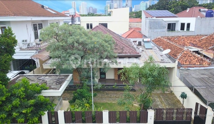 Dijual Rumah Mewah Area Menteng 6 BR Halaman Luas Dekat Dengan Pusat Kota Jakpus