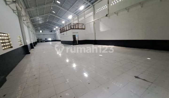 Spacious Warehouse in Berbah Suitable for Business