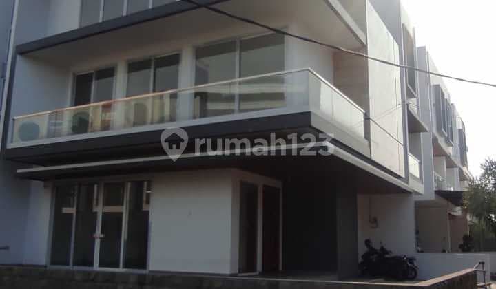 Rumah Besar & Modern Taman Surya 5