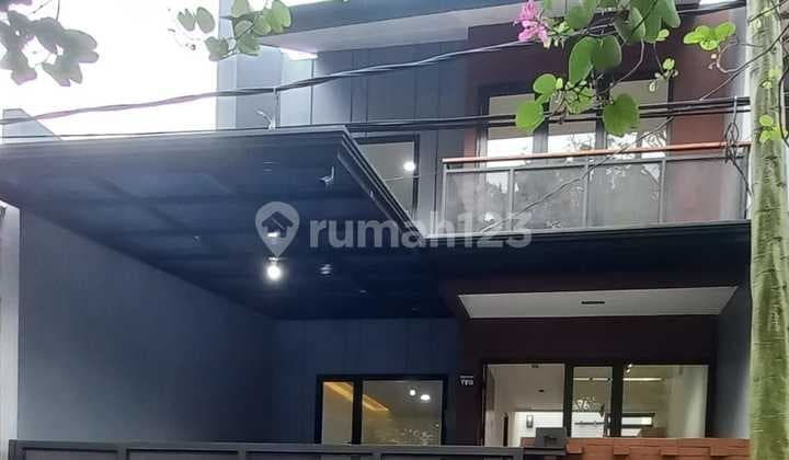 Rumah Full Renovasi Bergaya Minimalist Modern di BSD Kencana Loka.