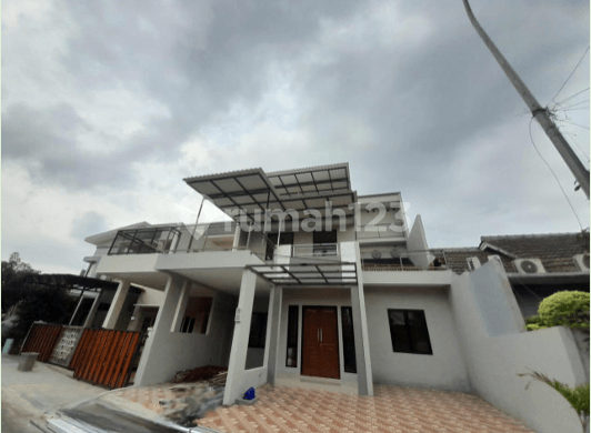 Ready-to-Occupy House in Taman Crysant
