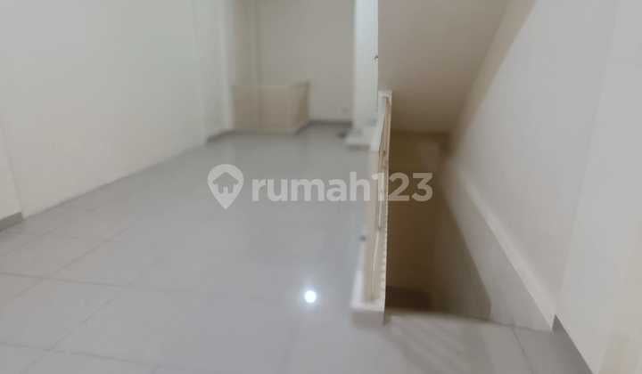 ruko green lake hadap boulevard, disewakan lt 1 & 2, jalan ramai