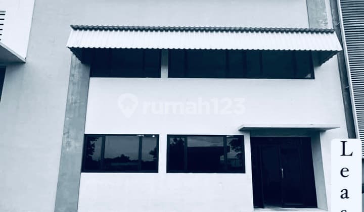 Sewa Gudang Premium di Delta Silicon - Listrik 167 KVA, Akses Mudah Container