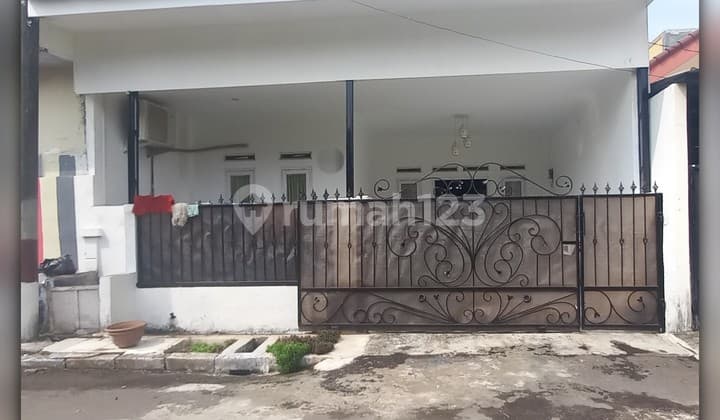 For sale neat ready-to-occupy house in Duta Harapan, North Bekasi.