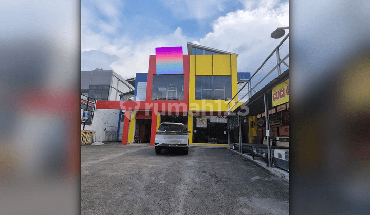 Bangunan Usaha Strategis Bekasi Utara - 2 Lantai, Parkiran Luas, Siap Pakai