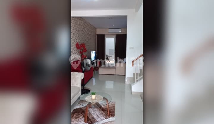 Rumah Mewah Siap Huni Hook di Harapan Indah - Depan Taman, Bebas Banjir!