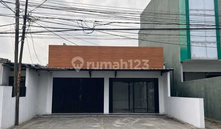 Strategic Shop House on Agus Salim Main Road - Ready for Business, Suitable for Medical Equipment & Laundry!