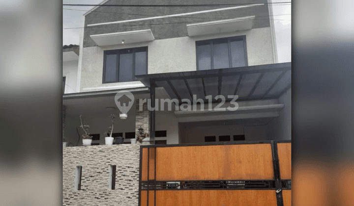 Dijual Rumah 2 Lantai Pondok Bambu - SHM, 3Kt 4Km, Lokasi Strategis!