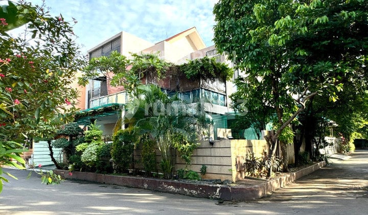 Luxury House in Billymoon, Duren Sawit, Pondok Kelapa, East Jakarta