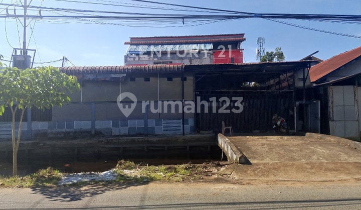 Spacious House Suitable for Office, Business, or Warehouse