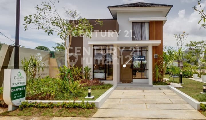 Cga House with Swimming Pool and Gym Facilities Pontianak