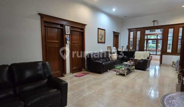 Rumah Luas dan Terawat di Sayap Riau, Kota Bandung
