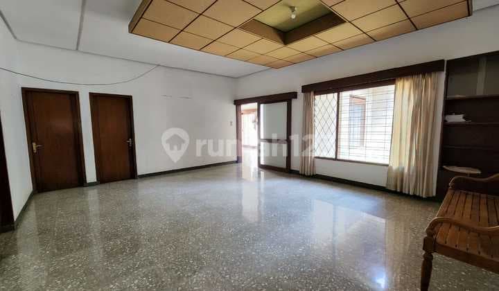 Rumah Hitung Tanah Luas Strategis di Sayap Ciumbuleuit Bandung