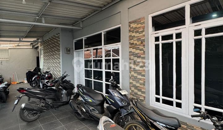 Rumah Luas Terawat Ex Konveksi di Komplek Pharmindo