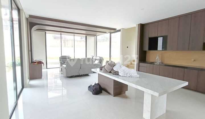Rumah Lux Semi Furnish Mewah di Setiabudi Regency