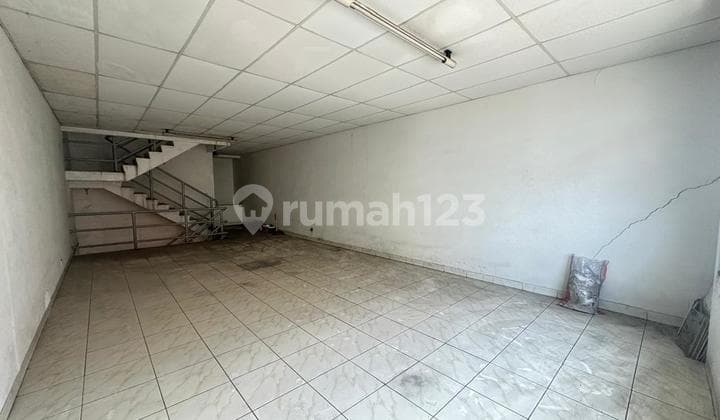 Ruko Bagus 3 Lantai di Jalan Abdul Rahman Saleh, Pajajaran