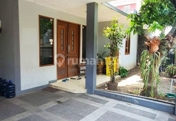 Rumah Terawat Siap Huni Komplek Situsari Dekat Jogya Buahbatu.