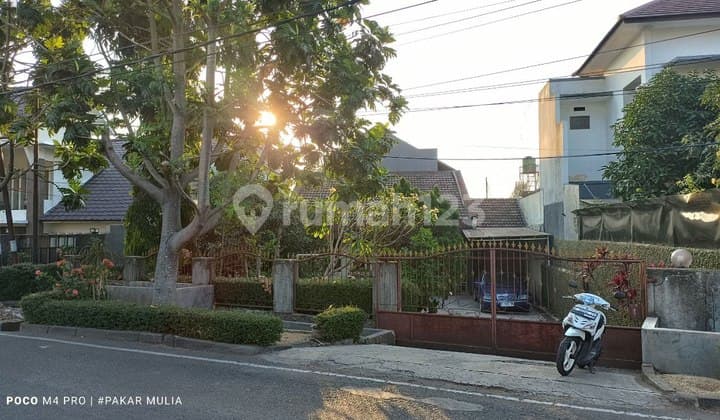 Rumah Terawat Gegerkalong Dekat Gerbang Komplek Pondok Hijau