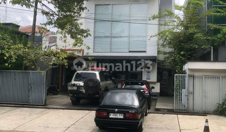 Ruang Usaha Lokasi Sangat Bagus Didekat Pasar Santa Jaksel