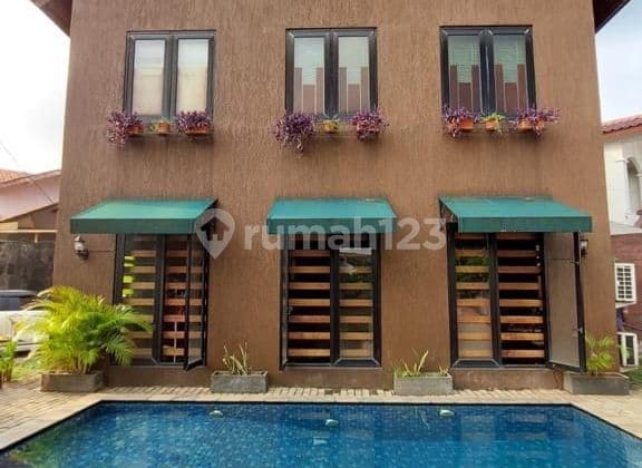 Rumah cantik dengan pool ,siap huni di Cinere Depok