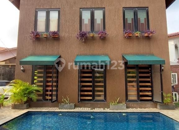 Rumah cantik dengan pool ,siap huni di Cinere Depok