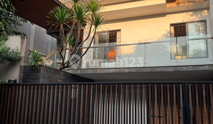 Rumah mewah 3 lantai furnished dlm cluster diveteran jaksel