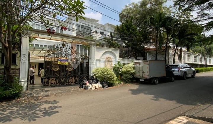 Dijual Rumah Mewah Luas Siap Huni di Simprug Garden Kebayoran Lama