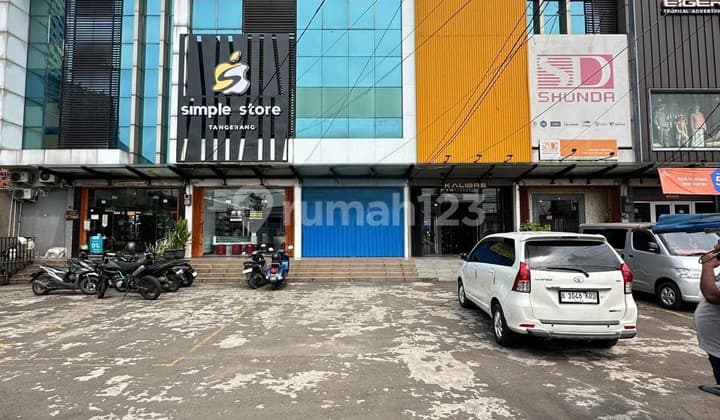 Di Jual Ruko 3,5 Lantai Siap Pakai Ada Rooftop di Pinggir Jl Raya Serpong Pinang Tangerang