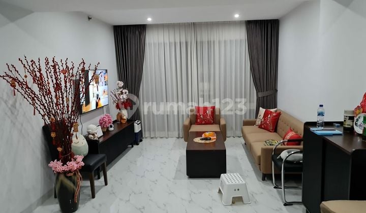 Sangat Bagus, Elegant, Bersih, Homy 2 Kamar Kondominium Taman Anggrek