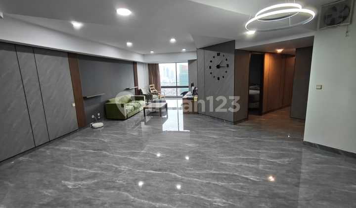 Disewakan Brand New Baru Renovasi, Very Best View, Elegant 3 Bedroom Condominium Taman Anggrek