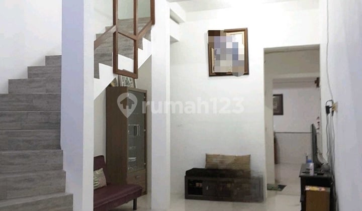 Rumah di Barata Jaya. Siap Huni. Murah Lokasi Strategis. Nego