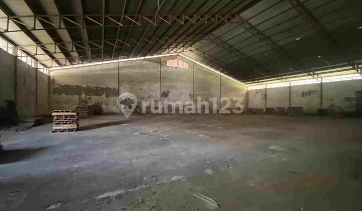 Warehouse in Trowulan Mojokerto. ******** Already has well water. Container access. Cheap negotiable.