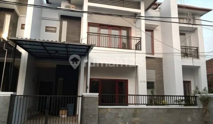 Rumah Bagus di Galaxy Bumi Permai. Furnished. Siap Huni Dekat Galaxy Mall. Murah