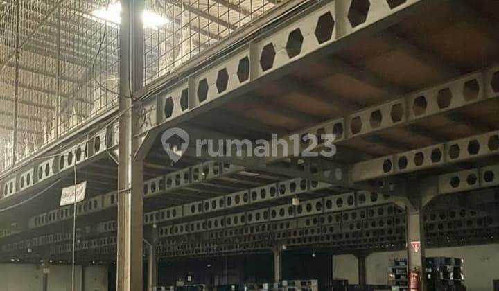 Gudang Mojokerto Luas Tanah 1.1 Ha. 4 Bangunan Gudang Total 6.400 M2. Lengkap Mess Karyawan. Bagus. Murah. Nego