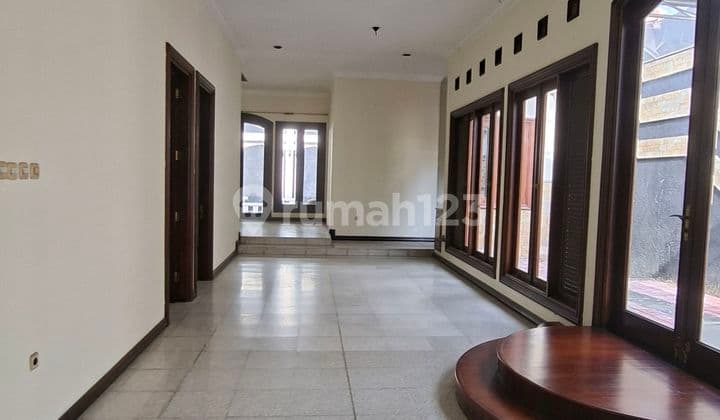 Ruang-Usaha Jalan Opak. Siap Pakai. Cocok untuk Kantor, Klinik, Cafe. Lokasi Strategis. Murah Nego