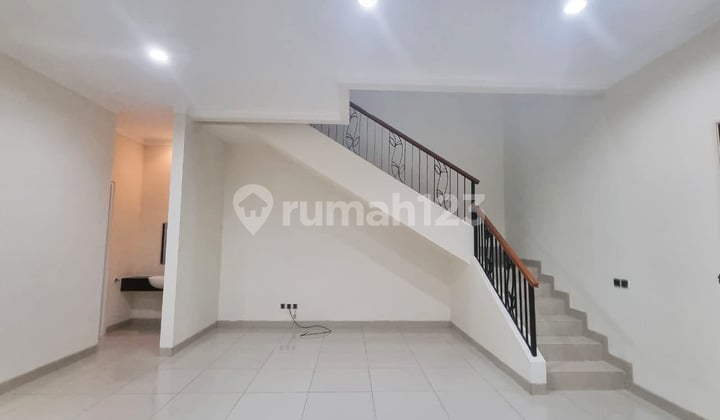 For rent: Aquamarine house in Pondok Hijau Golf, Gading Serpong.