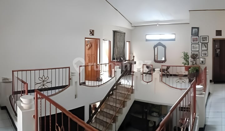 Rumah 2 Lantai di Gunung Batu Dekat Pintu Tol Pasteur