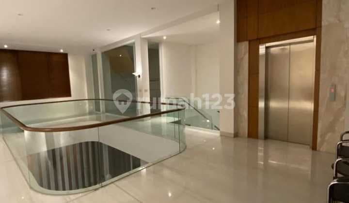 Rumah Mewah Ada Lift di Jl Dr. Cipto , Bandung Kota