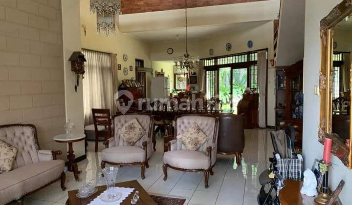 Rumah Adem Halaman Luas di Sayap Setiabudi , Bandung